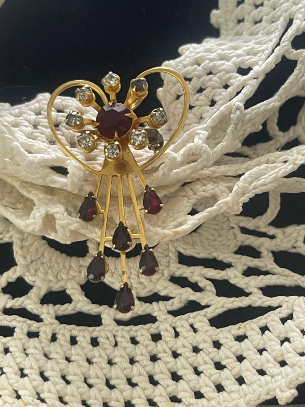 VINTAGE Gold-Tone Heart Drop Brooch with Red Stones - Picture 2 of 5